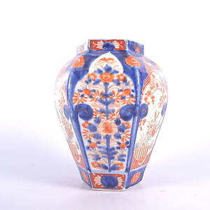 VAS, porslin, Imari, Japan, 1900-talets första hälft.