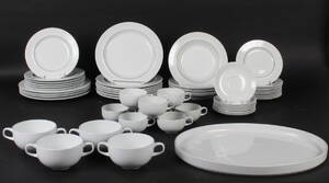 Grethe Meyer for Royal Copenhagen Aluminia. Blåkant service af fajance. 