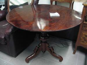 Pelarbord, Mahogny