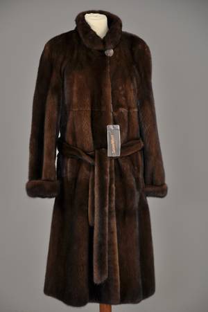 Pelsfrakke af  Burgundy mink, Kopenhagen fur. ca. str. 38-40
