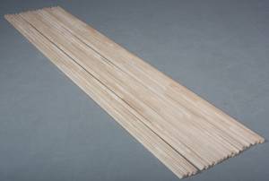 Hulkantslister a 310 cm. Udført i massivt birk. 26x26 mm. 20