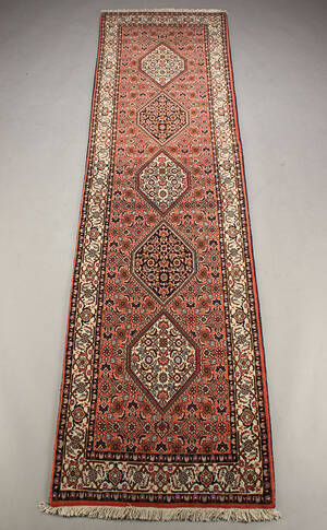 Orientalsk tæppe. 306 x 83 cm Denne vare er sat til omsalg under nyt varenummer 4167036