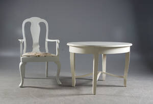 Salongsbord samt karmstol, 1900-talets första hälft. 2