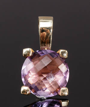 Vedhæng 14 kt guld, med Ametyst. 