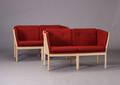 Schou Andersen møbelfabrik. Par to-pers. tremmesofaer, model 322 2