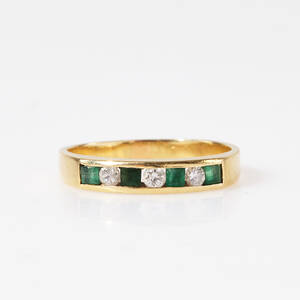 Ring 18 k guld smaragder diamanter