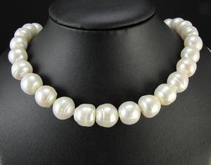 Barockes Südseeperl-Collier, weiß, ca. 12,4 x 10,7 mm - 13,9 x 13,4 mm