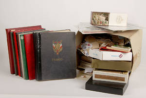 To kasser diverse frimærker. 2