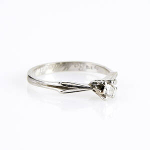 Ring 18 k vitguld med diamant