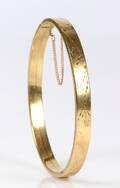 Armring af 18 kt guld,  14,6 gram. 
