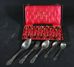 Samling skedar, silver samt gulmetall, vikt i silver ca 143 gr, 512 delar 17