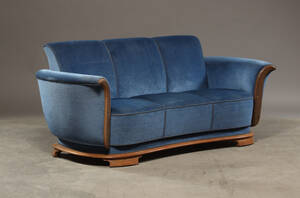 Dansk møbeproducent, bananformet 3-pers. sofa, blåt velour