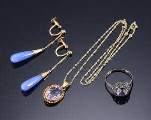 Samling smykker af guld 4