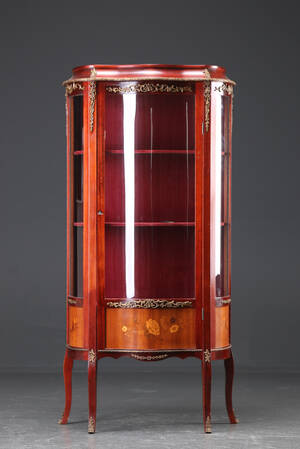 Vitrineskab af rosentræ. Louis XV stil