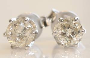 Par brillantørestikker, ca. 0.64 ct. 2