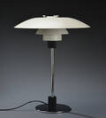 Poul Henningsen. PH 4½  3½ bordlampe med stamme og fod af forkromet metal