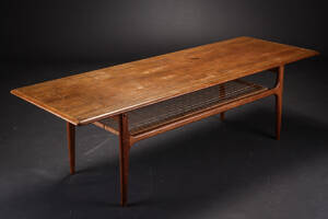 Dansk møbelproducent. Sofabord af teak