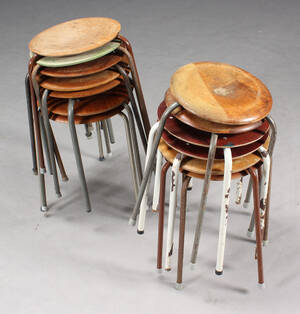 Dansk møbelproducent. 12 skamler 13