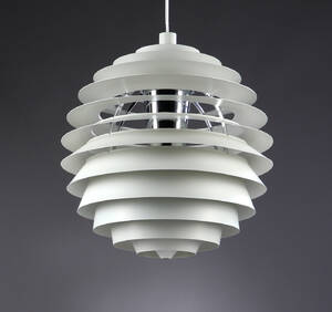 Poul Henningsen. KuglenLouvre, pendel