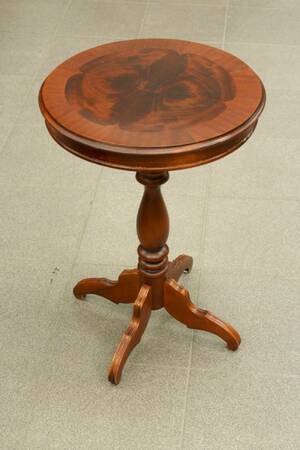 Pelarbord, Mahogny