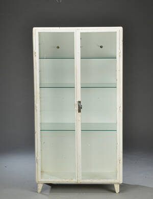 Tandlægeskab af hvidlakeret metal og glas. 1950-60erne