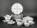 Royal Copenhagen. Musselmalet halvblonde og riflet middagsservice 26