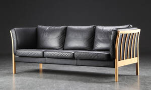 Stouby. Tre-pers. sofa, sort læder