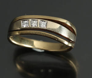 Scrouples. Ring 14 kt guld og hvidguld
