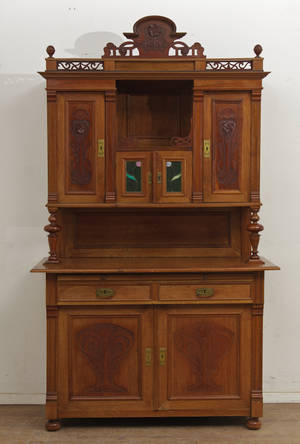 Skænk med overdel. Første halvdel af 1900-tallet.