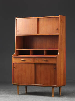 Reol af teaktræ, dansk møbelproducent