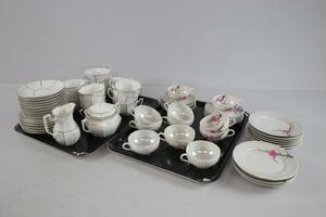 BRICKOR, 2 st, med te- och kaffeservis, samt kaffeservis