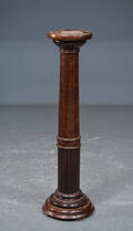 Piedestal af mahogni, 1900-tallet