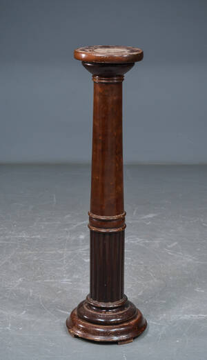 Piedestal af mahogni, 1900-tallet