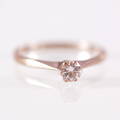 ENSTENSRING, totalt 0,19ct vitguld 18K.
