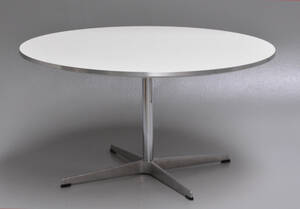 Arne Jacobsen. Lounge sofabord. Ø 90 cm  Denne vare er sat til omsalg under nyt varenummer 4576443