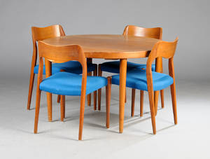 Dansk møbelproducent. Spisebord med fire stole. 6