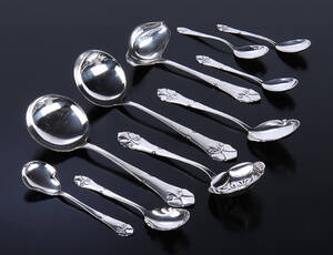 Serveringsskeer af sølv, Fransk lilje 10