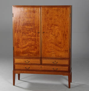 Dansk snedkermester. Dækketøjsskab, mahogni