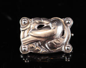 Georg Jensen. Broche af sterlingsølv Dessin no. 111