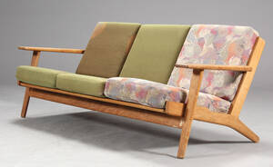 H. J. Wegner. Tre-pers. sofa, model GE2903, egetræ