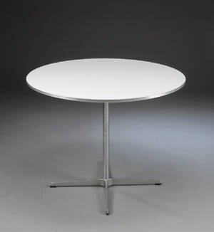 Arne Jacobsen  Piet Hein. Rundt cafébord  Denne vare er sat til omsalg under nyt varenummer 4236134