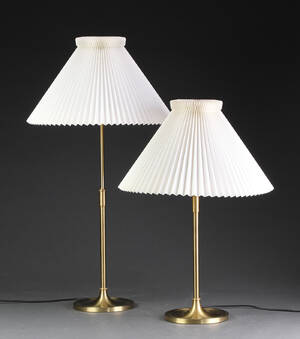 Aage Petersen for Le Klint. Par teleskop bordlamper af messing, model 328 2