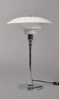 Poul Henningsen 1894-1967. PH 32 bordlampe.