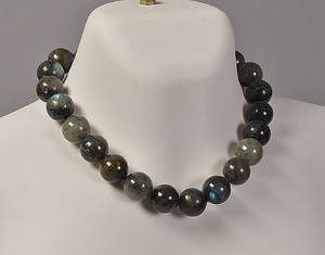 Collier med Labradoritperler