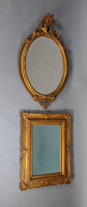 To spejle i bronzerede rammer af træ og gesso. 2