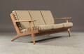 Hans J. Wegner. Tre-pers. sofa, model GE-290