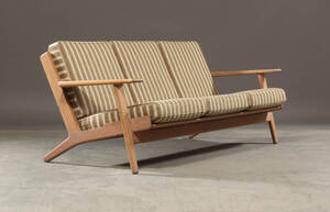 Hans J. Wegner. Tre-pers. sofa, model GE-290