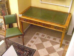 Skrivbord , stol