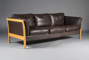 Dansk møbelproducent. Tre-pers. sofa