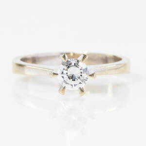 Ring 18 k rodinerat guld 0,42 ct